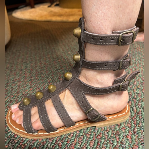 En Shalla Gladiator Sandals - Picture 2 of 10
